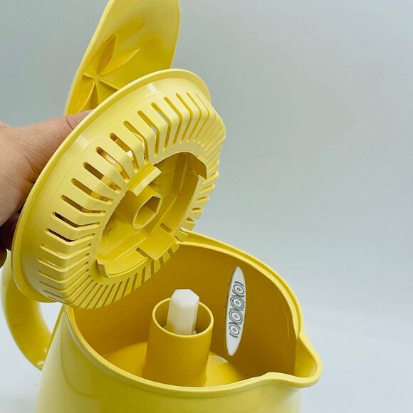 Vintage Fiesta Electric Citrus Juicer Juicing Pitcher Yellow - Picture 6 of 8